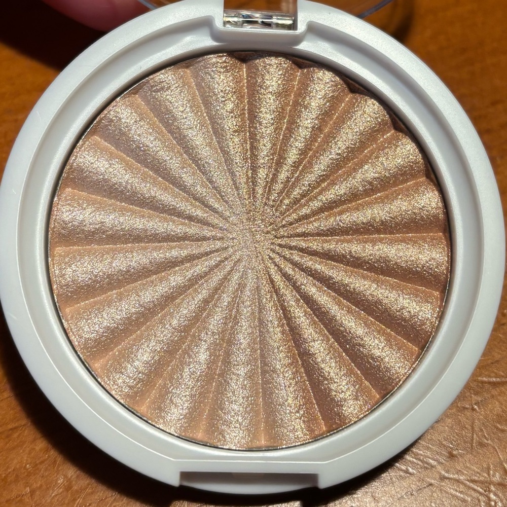 OFRA Highlighter Milk & Cookies
